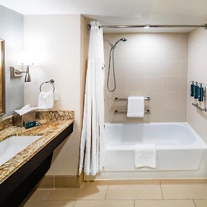 Queen Room Two Queen Beds Bath Tub Mobility Accessible